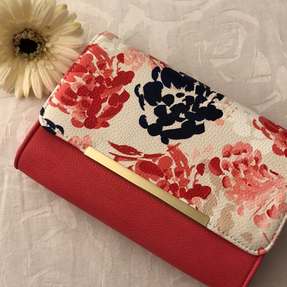 NWT Charming Charlie floral clutch